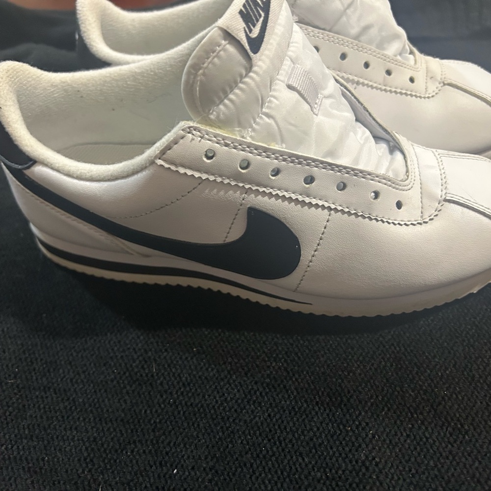 Nike Men's White and Black Classic Sneakers